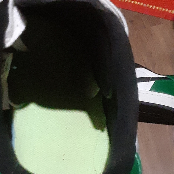 Nike Black, White, and Green Men's Sneakers - Picture 7 of 9